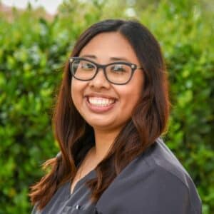 Leslie-go-dental-team-headshot Dental assistant headshot leslie go dental